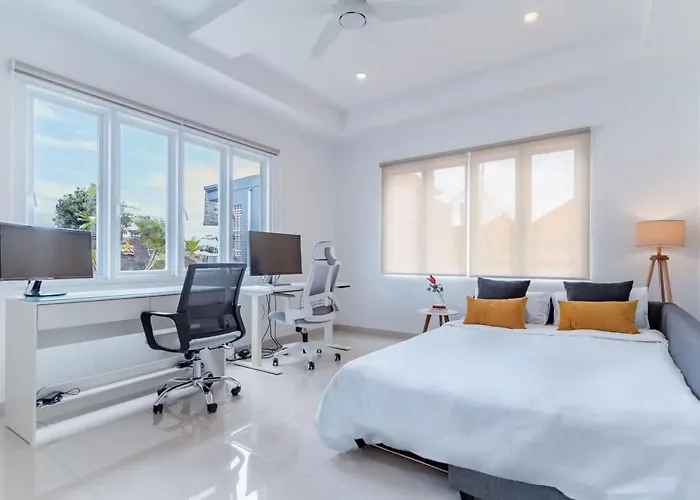 Ferienhaus Modern 3br With Pool And Rooftop Lounge Canggu
