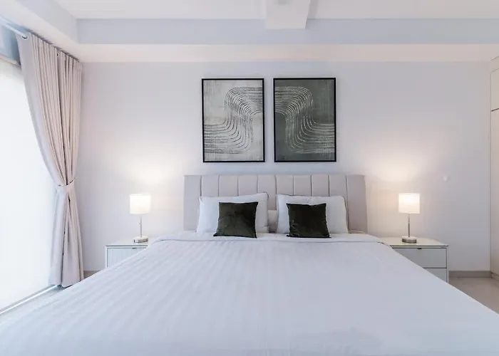 Modern 3br With Pool And Rooftop Lounge