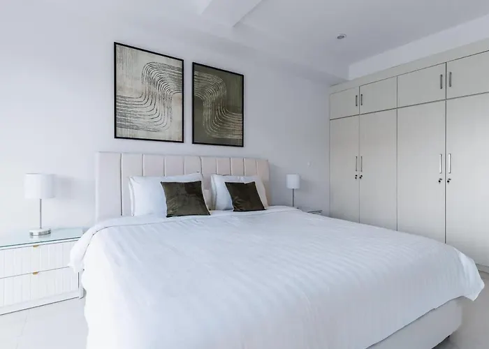 Modern 3br With Pool And Rooftop Lounge