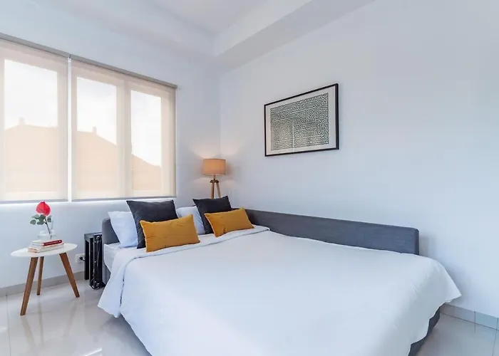 Ferienhaus Modern 3br With Pool And Rooftop Lounge Canggu