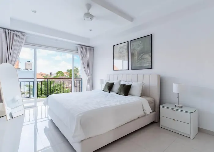 Modern 3br With Pool And Rooftop Lounge * Canggu