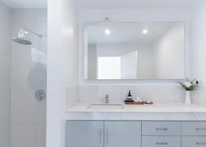 Modern 3br With Pool And Rooftop Lounge